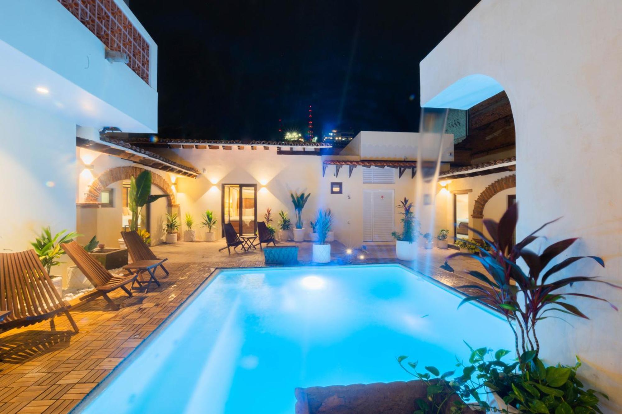 Casa Victoria Malecon - Adults Only Hotel Puerto Vallarta Exterior photo