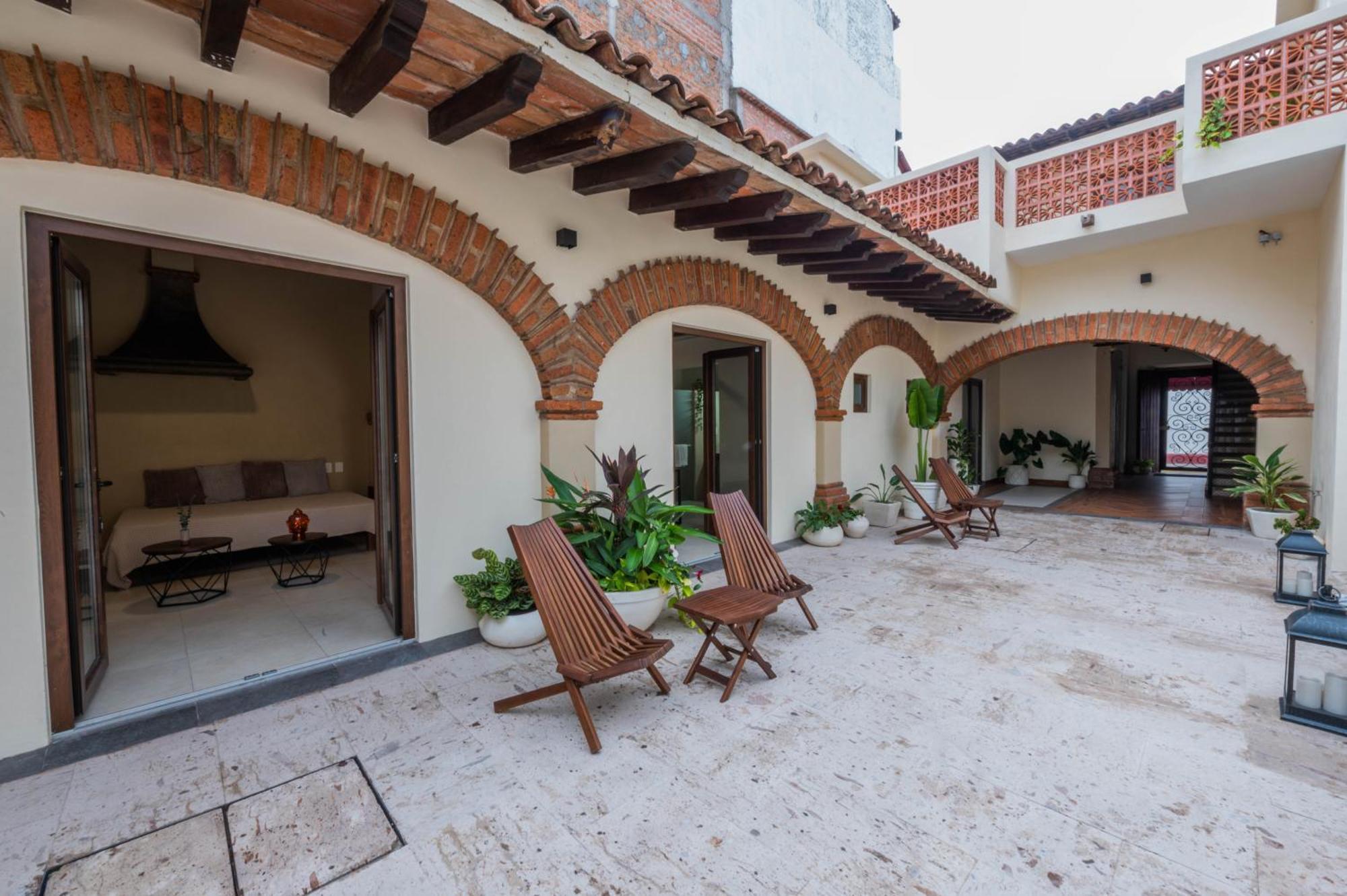 Casa Victoria Malecon - Adults Only Hotel Puerto Vallarta Exterior photo